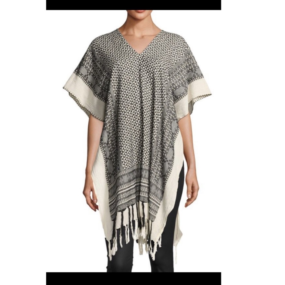 Vince Camuto women’s bali border fringe poncho